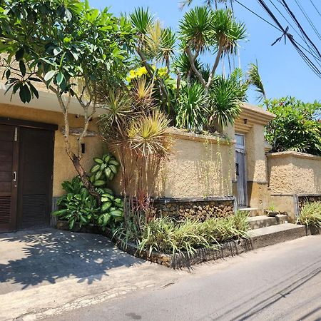 Villa Nesanur - Comfortable & Spacious Beachside Sanur Exteriér fotografie